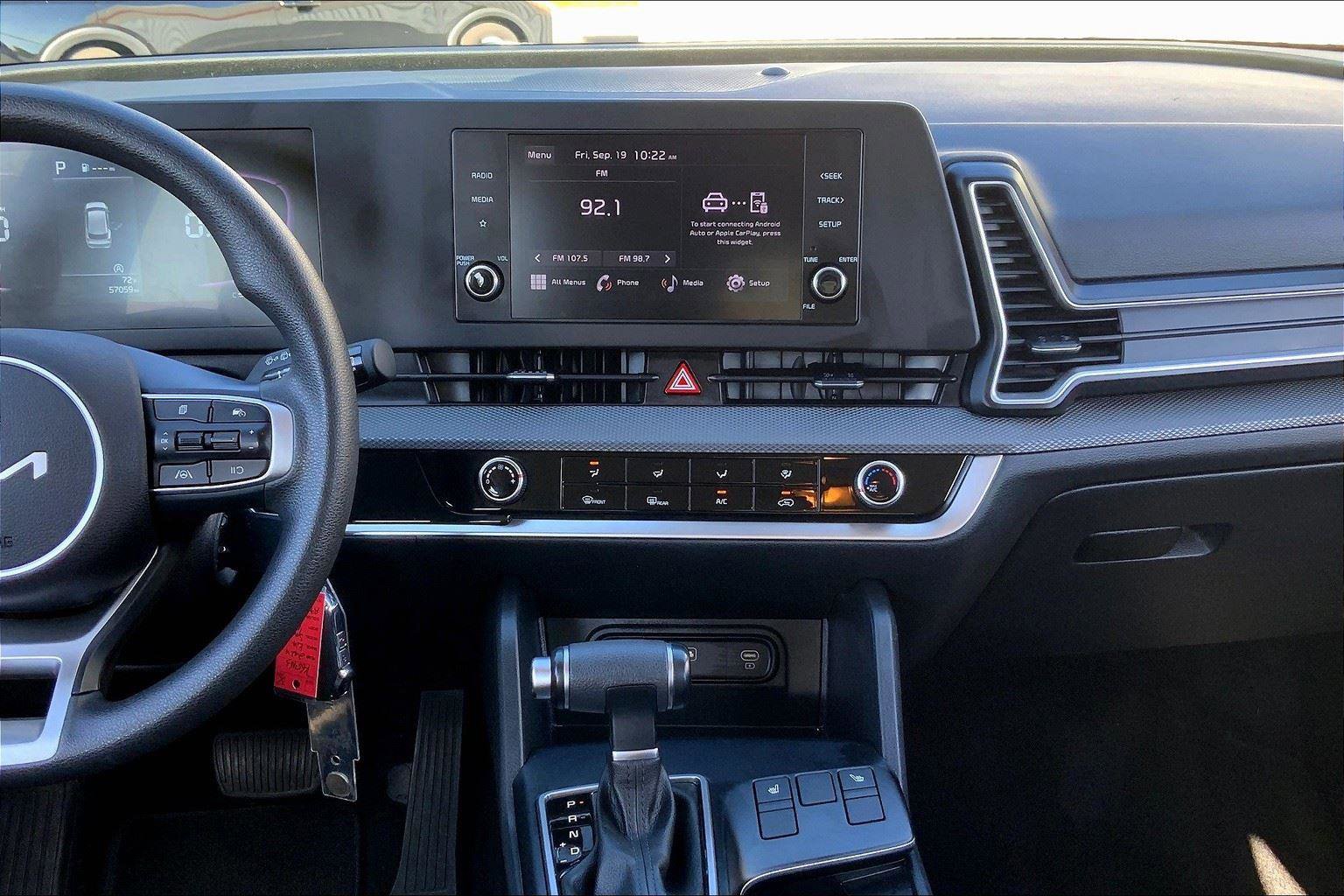 Used 2024 Kia Sportage LX image 6