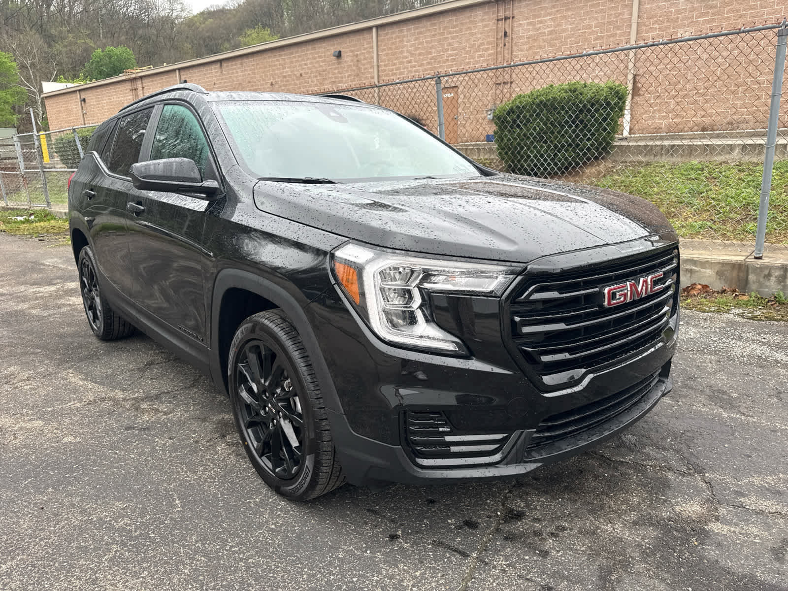 Used 2023 GMC Terrain SLE w/ Driver Convenience Package image 11