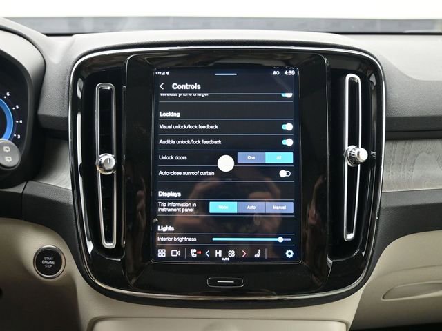 Used 2024 Volvo XC40 B5 Plus w/ Protection Package Premier image 17