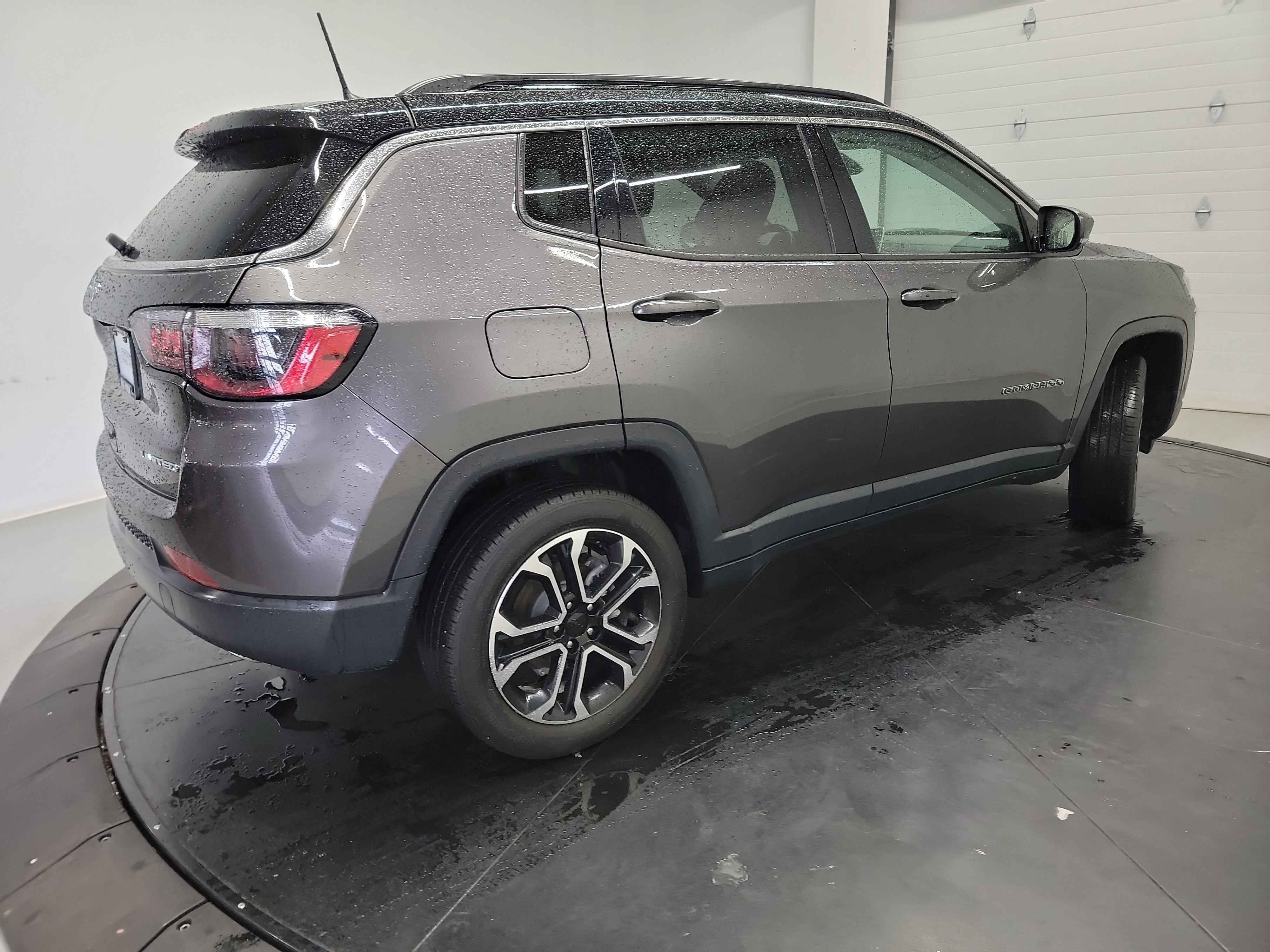 Used 2022 Jeep Compass Limited AWD/4WD image 9