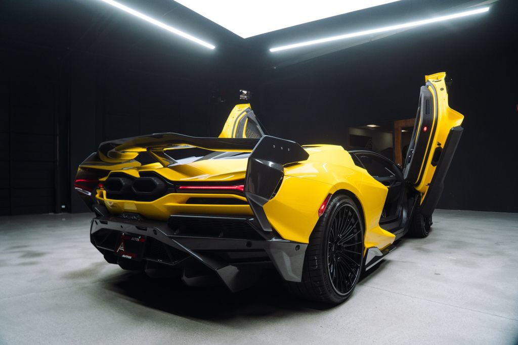 Used 2024 Lamborghini Revuelto AWD/4WD image 20