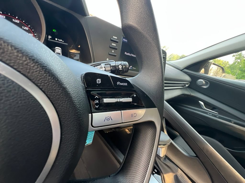 Used 2023 Hyundai Elantra SE FWD image 18