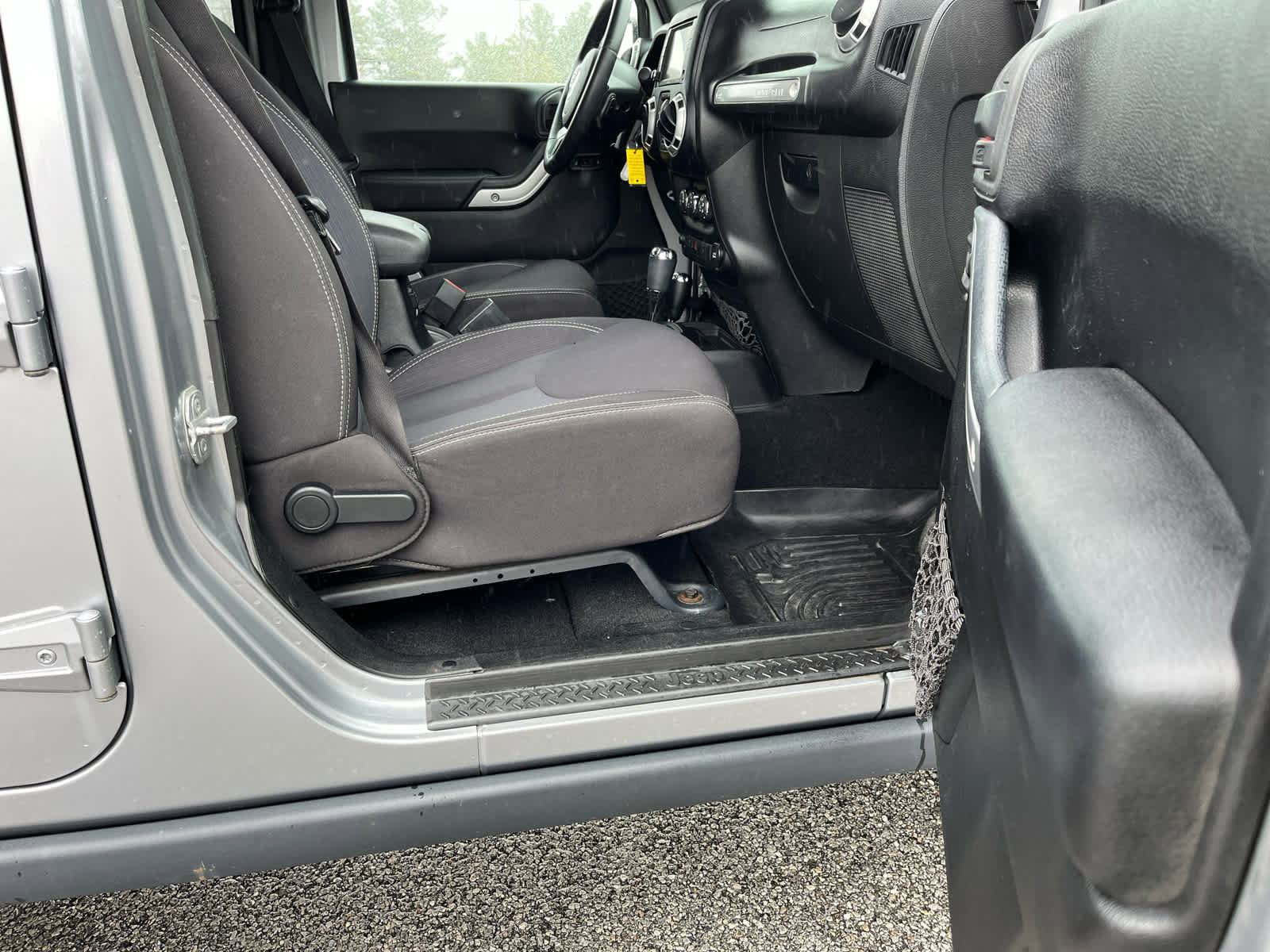 Used 2013 Jeep Wrangler Unlimited Rubicon w/ Connectivity Group image 26