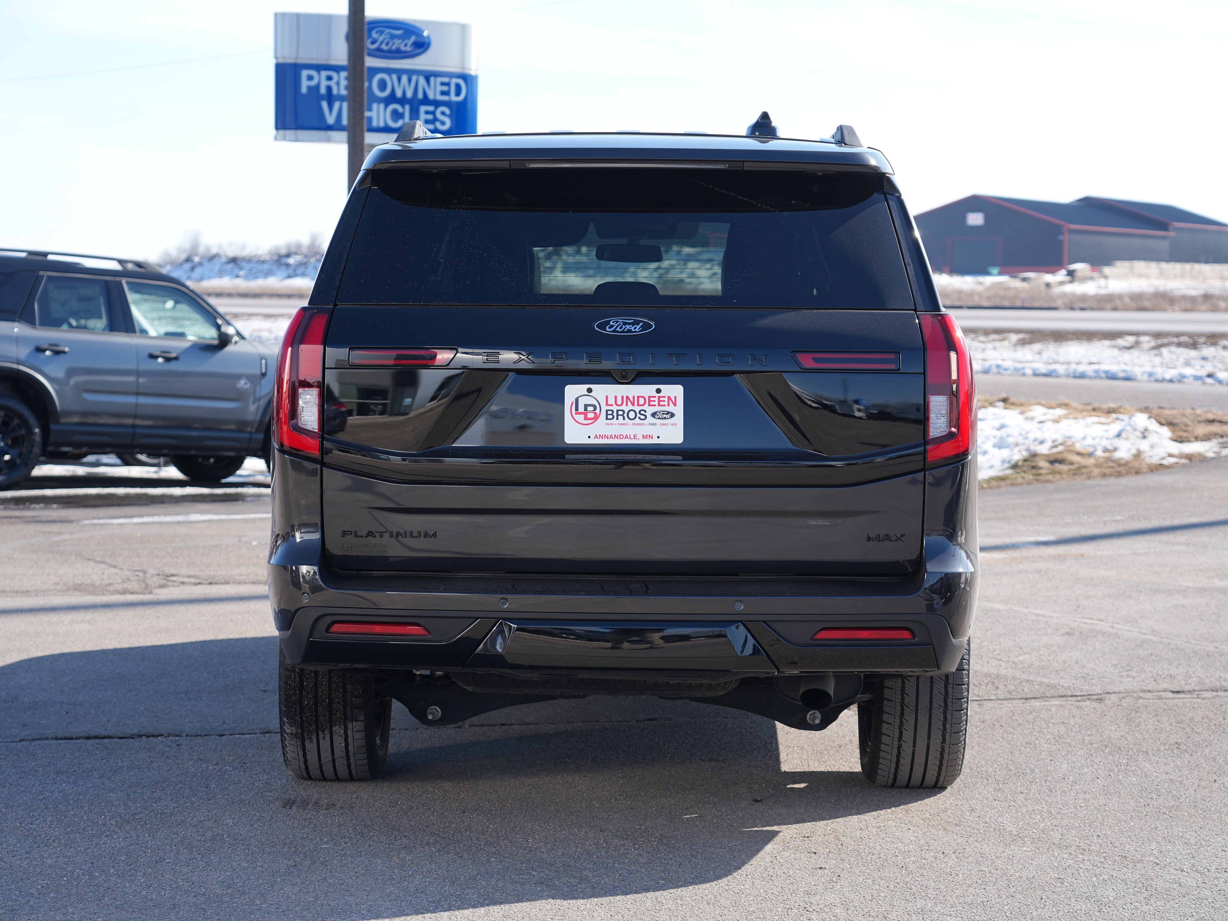 Used 2025 Ford Expedition Max Platinum w/ Stealth Appearance Package AWD/4WD image 4