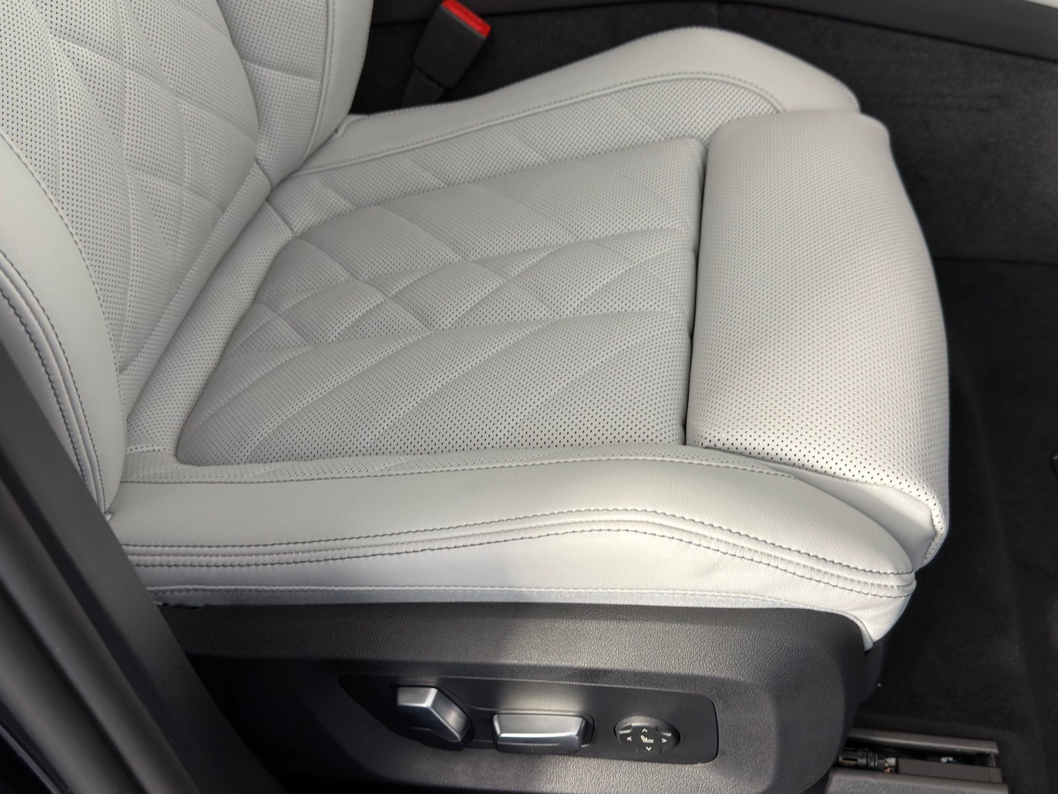 Used 2026 BMW X5 sDrive40i RWD image 27