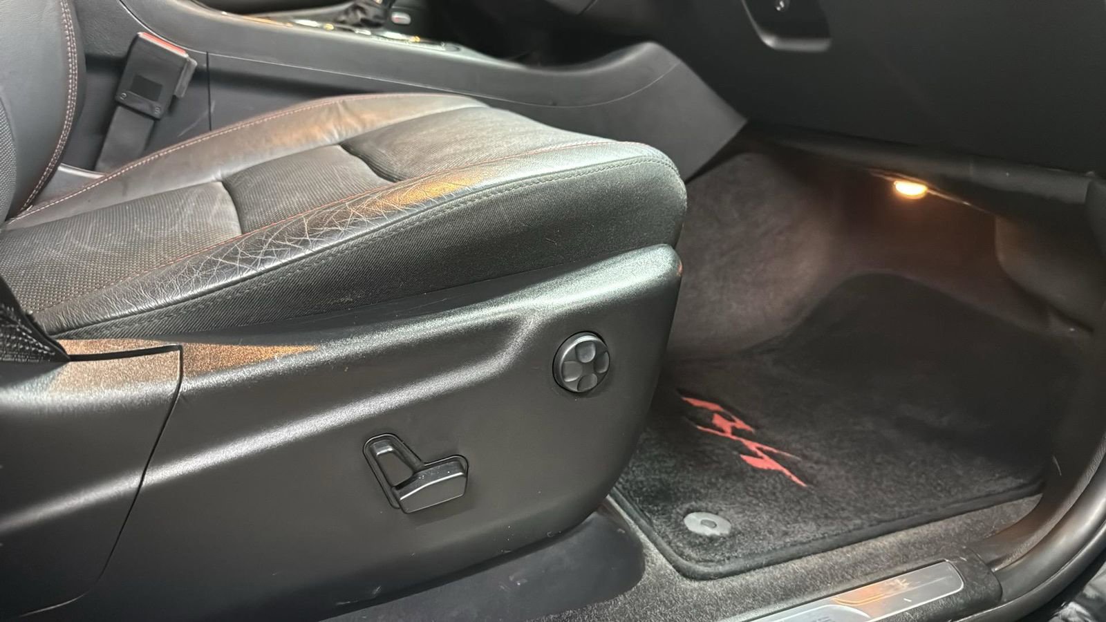 Used 2018 Dodge Durango R/T w/ Blacktop Package image 25