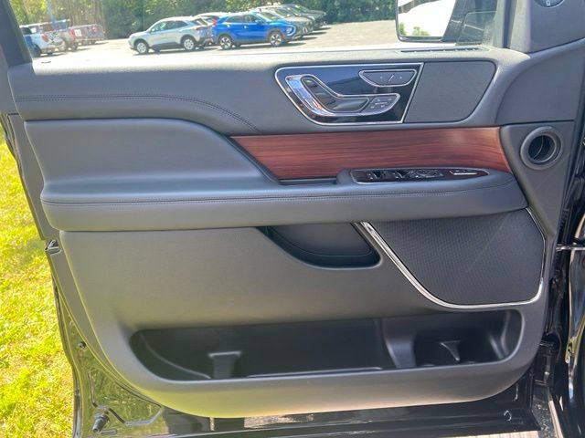 Used 2023 Lincoln Navigator L Reserve AWD/4WD image 9