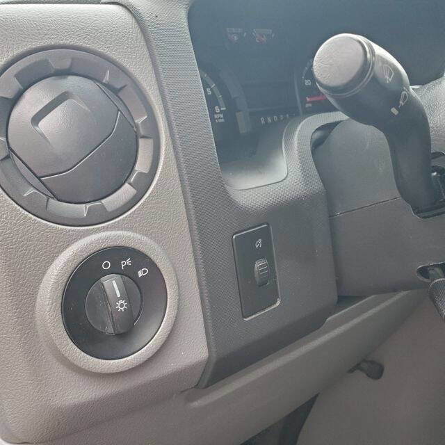 Used 2014 Ford E-150 and Econoline 150 Extended w/ Interior Upgrade Package image 12