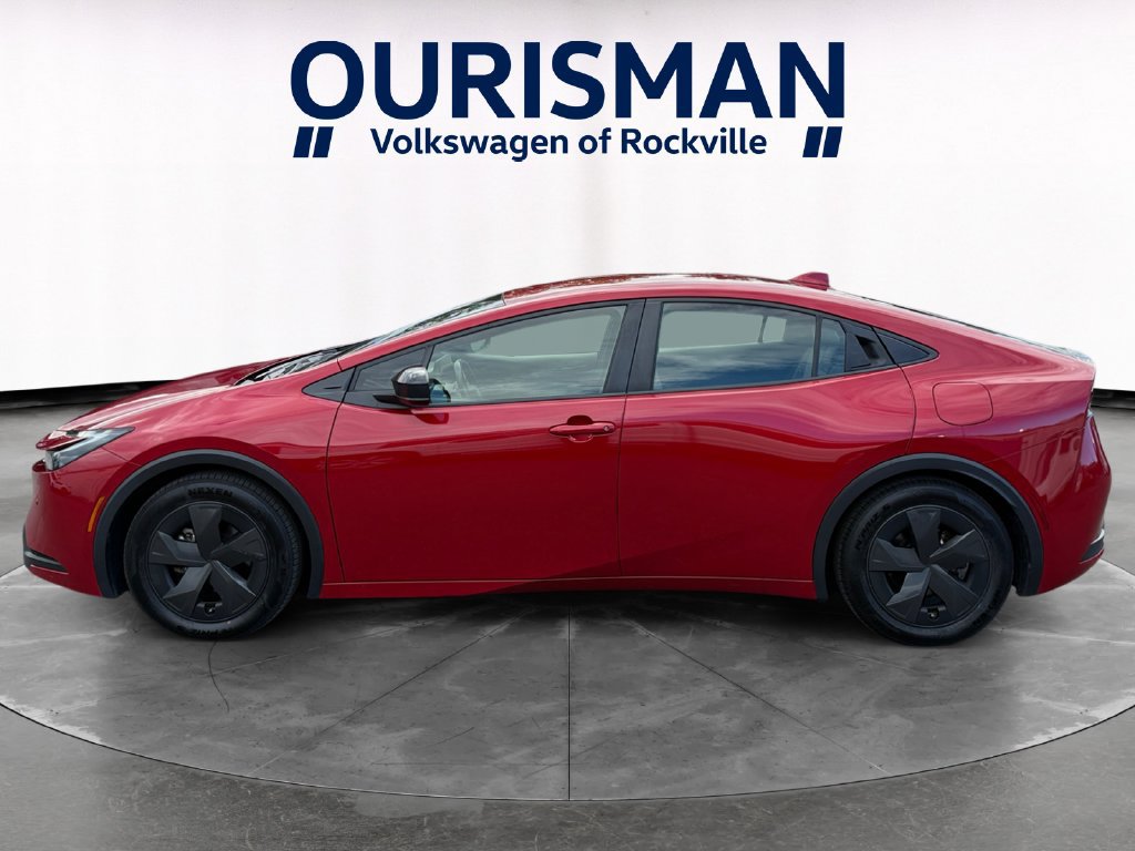 Used 2023 Toyota Prius LE FWD image 3