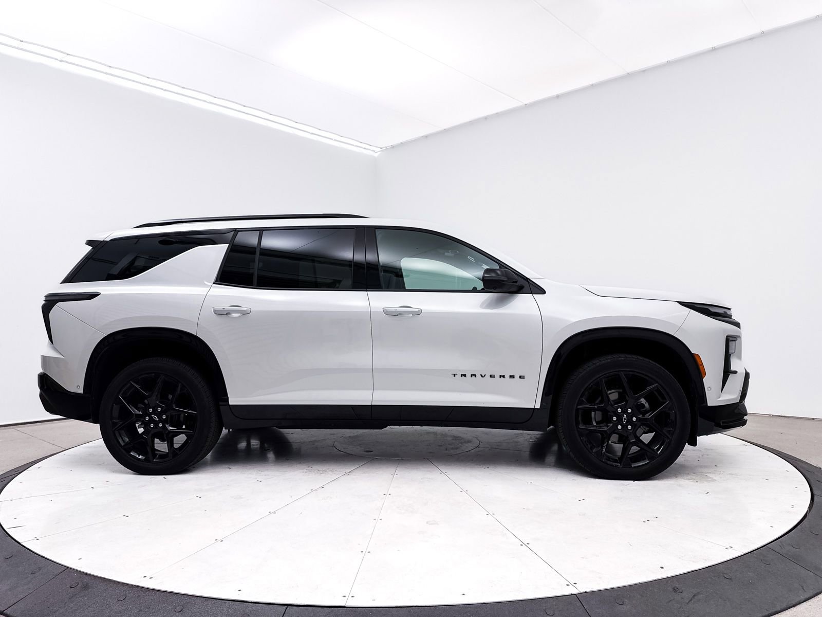 Used 2024 Chevrolet Traverse RS w/ LPO, Floor Liner Package image 43