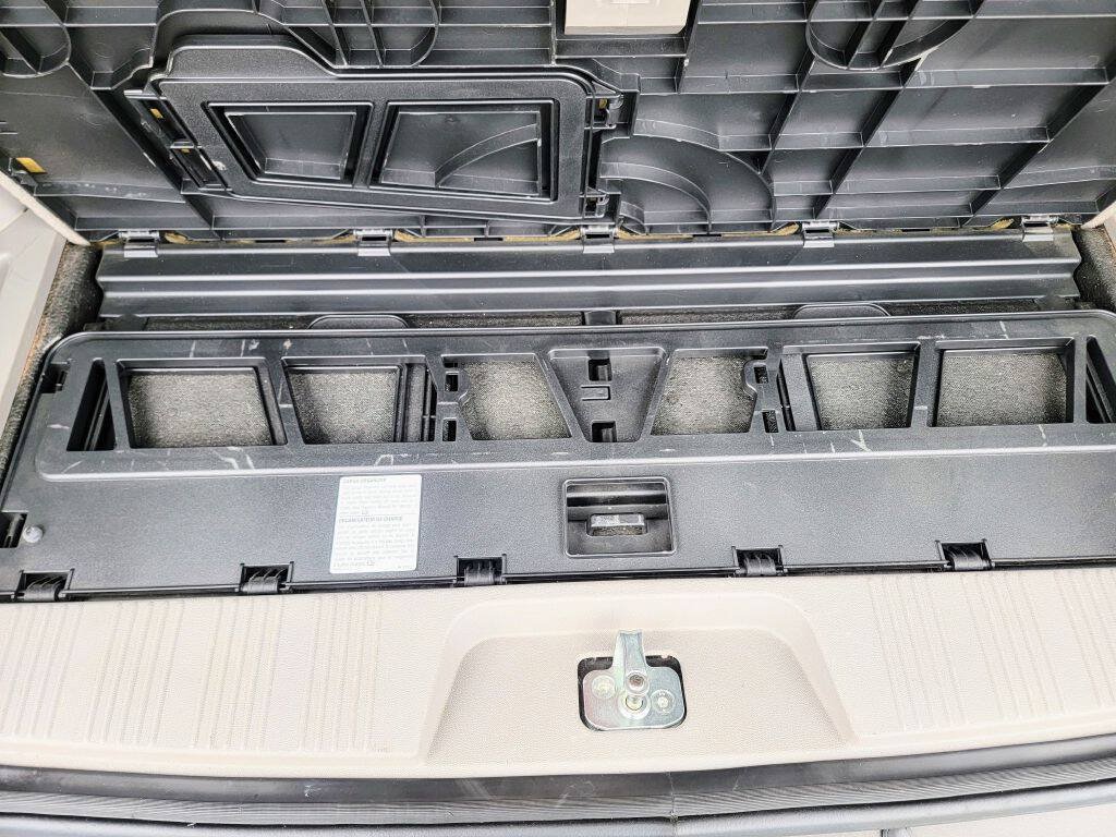 Used 2004 Saturn Vue 2WD V6 w/ Safe & Sound Pkg image 10