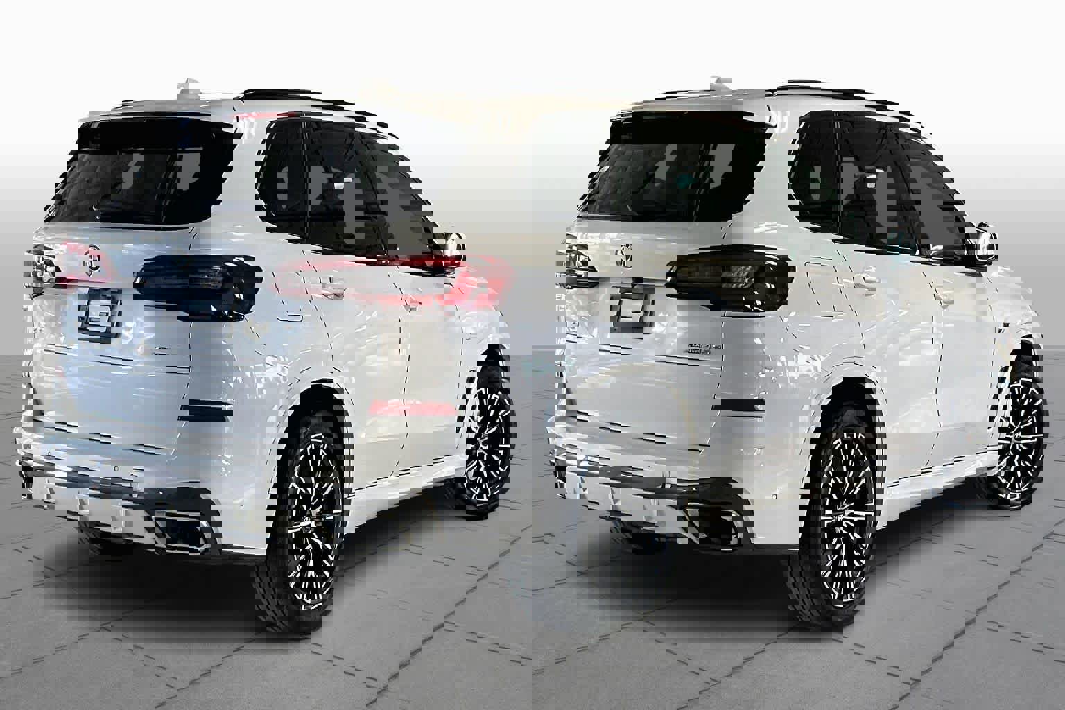 Used 2022 BMW X5 xDrive45e w/ M Sport Package image 12