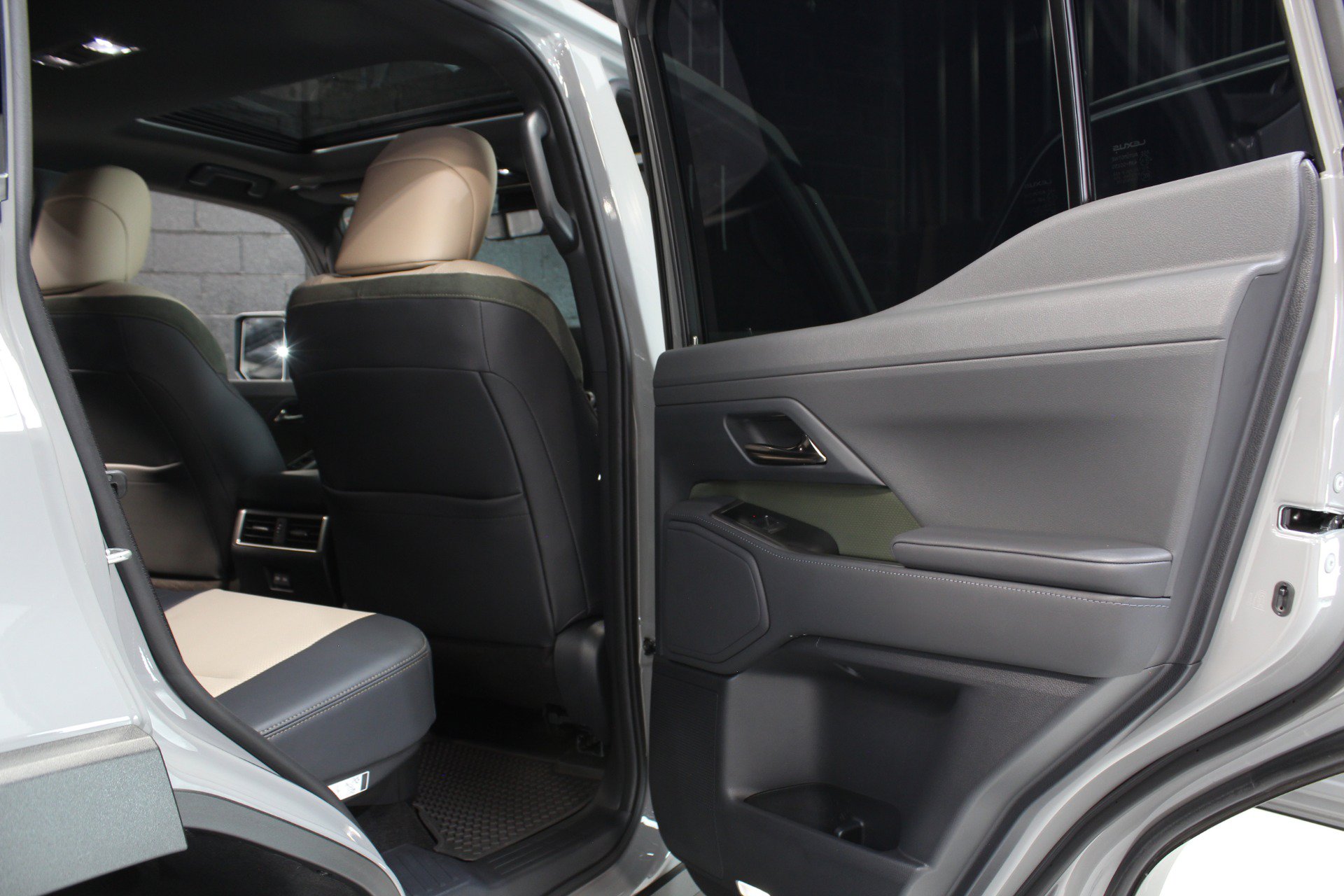 Used 2024 Lexus GX 550 AWD/4WD image 46