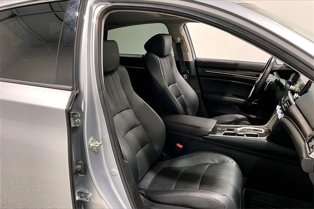 Used 2019 Honda Accord Touring image 30