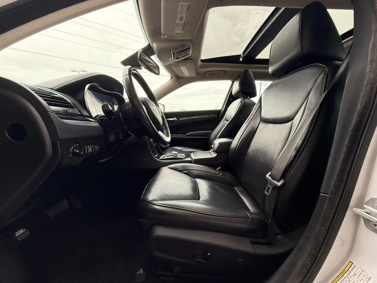 Used 2020 Chrysler 300 Limited image 14