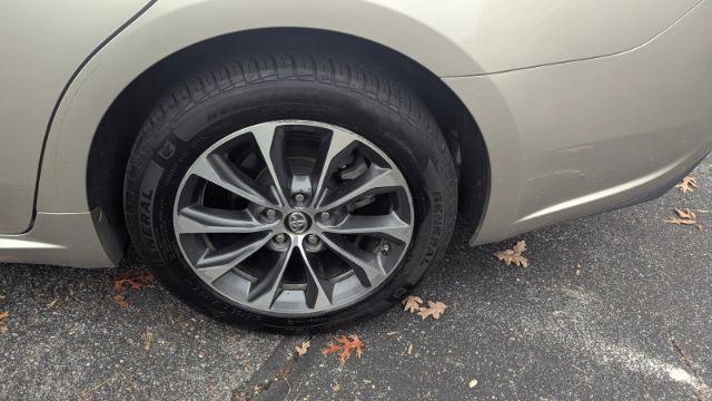 Used 2018 Toyota Avalon XLE Plus image 10