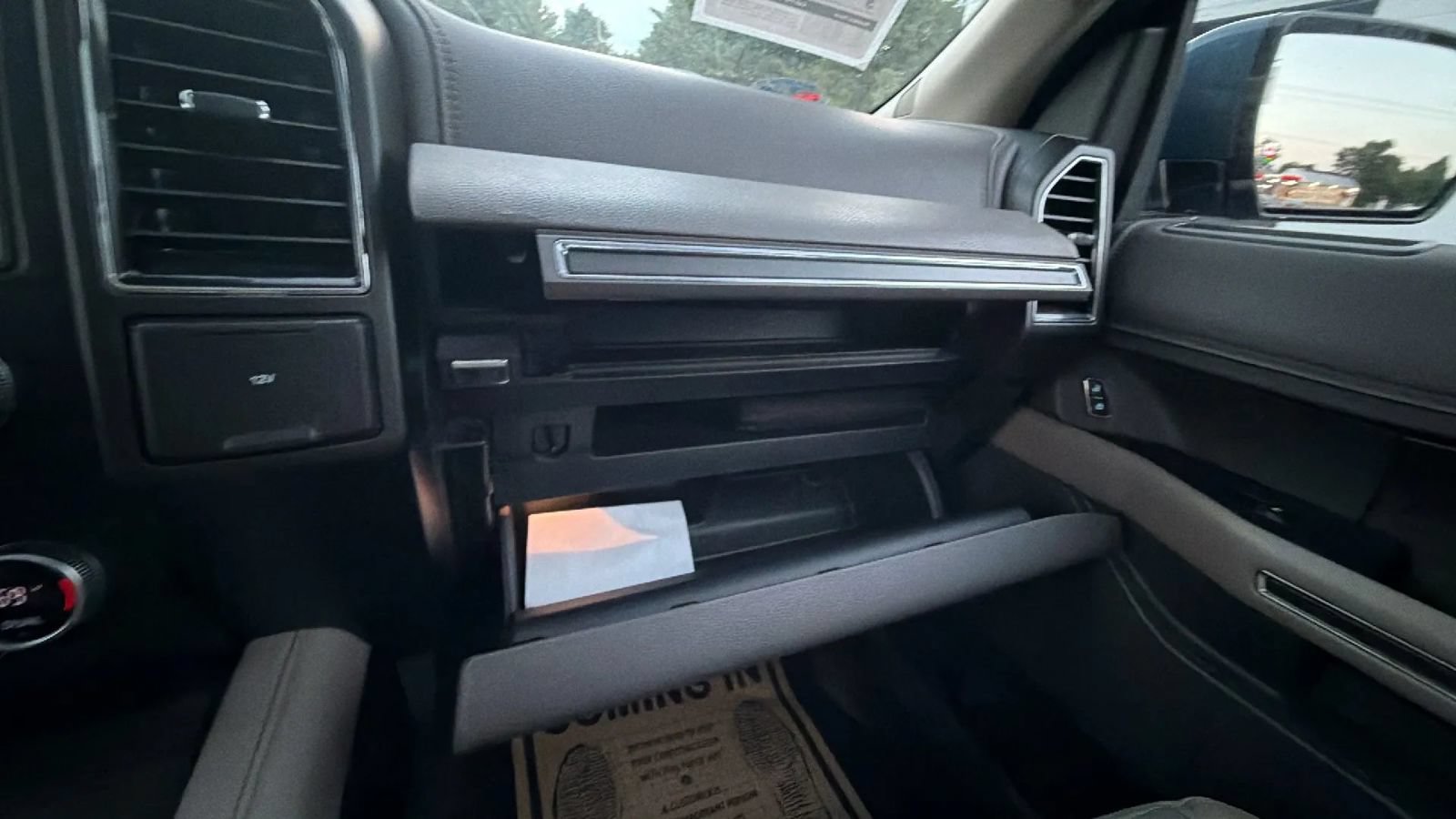 Used 2018 Ford Expedition Limited w/ Equipment Group 301A AWD/4WD image 32