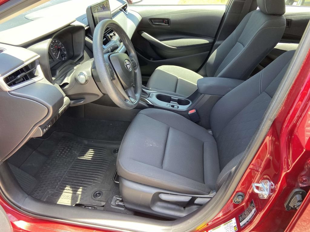 Used 2025 Toyota Corolla LE FWD image 15