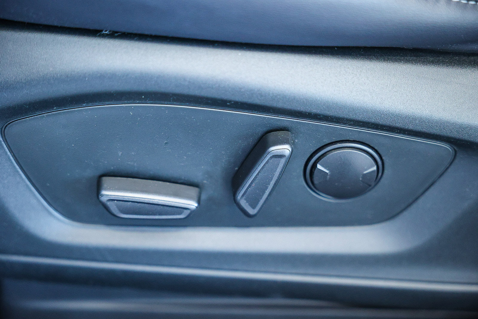 Used 2022 Ford Explorer XLT w/ Equipment Group 202A image 28