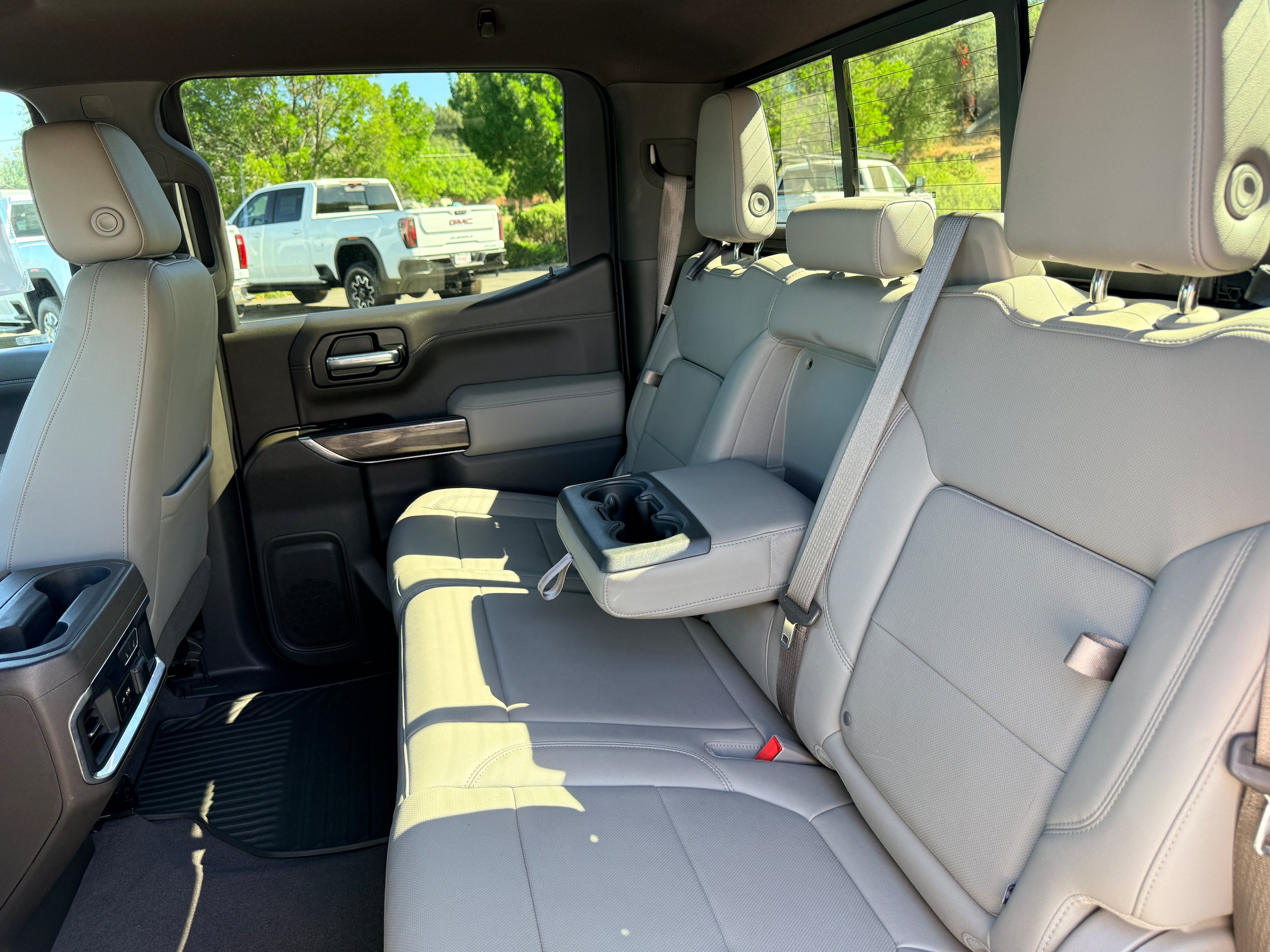 Used 2020 Chevrolet Silverado 1500 LTZ w/ LTZ Plus Package AWD/4WD image 11