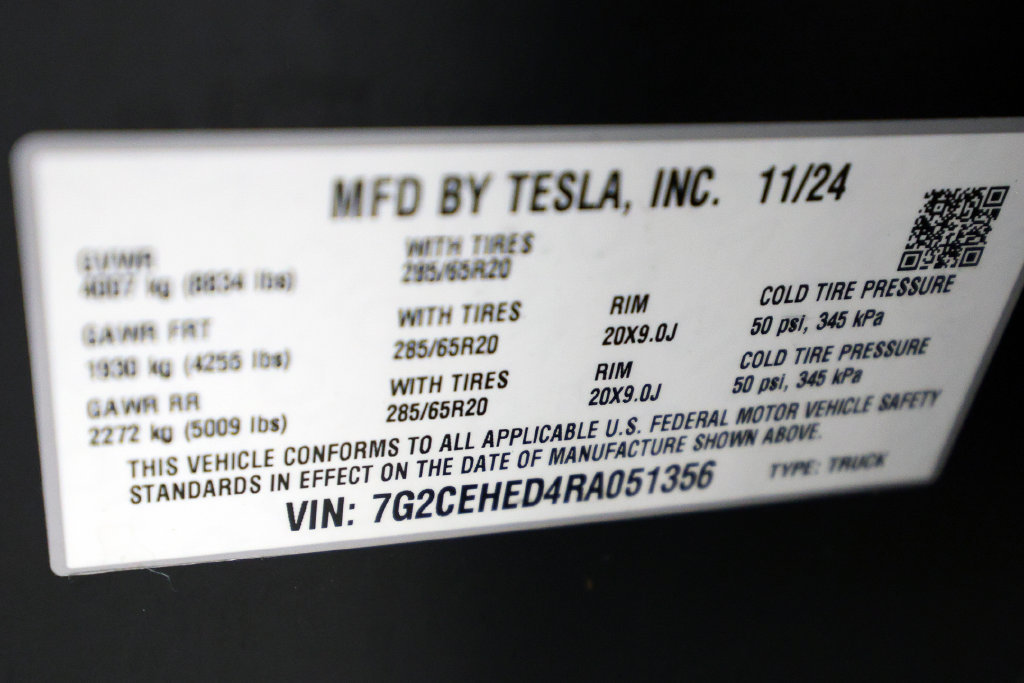 Used 2024 Tesla Cybertruck AWD Crew Cab image 47