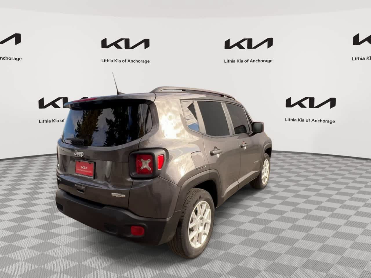 Used 2020 Jeep Renegade Latitude w/ Cold Weather Group AWD/4WD image 8