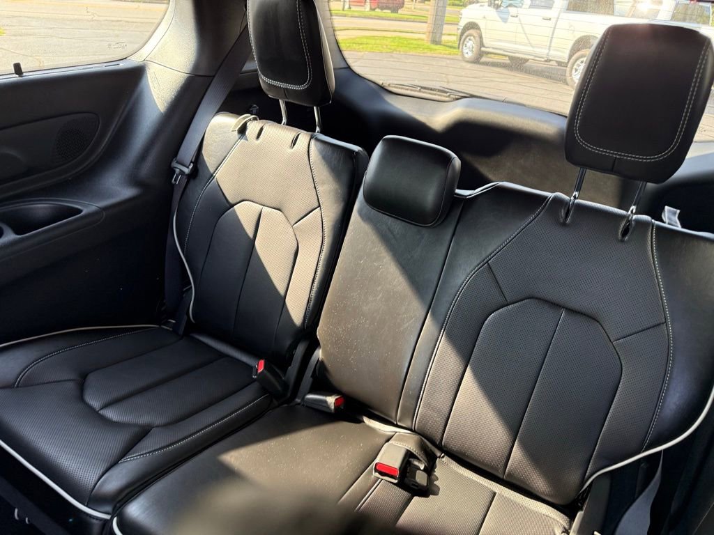 New 2025 Chrysler Pacifica Limited FWD image 19