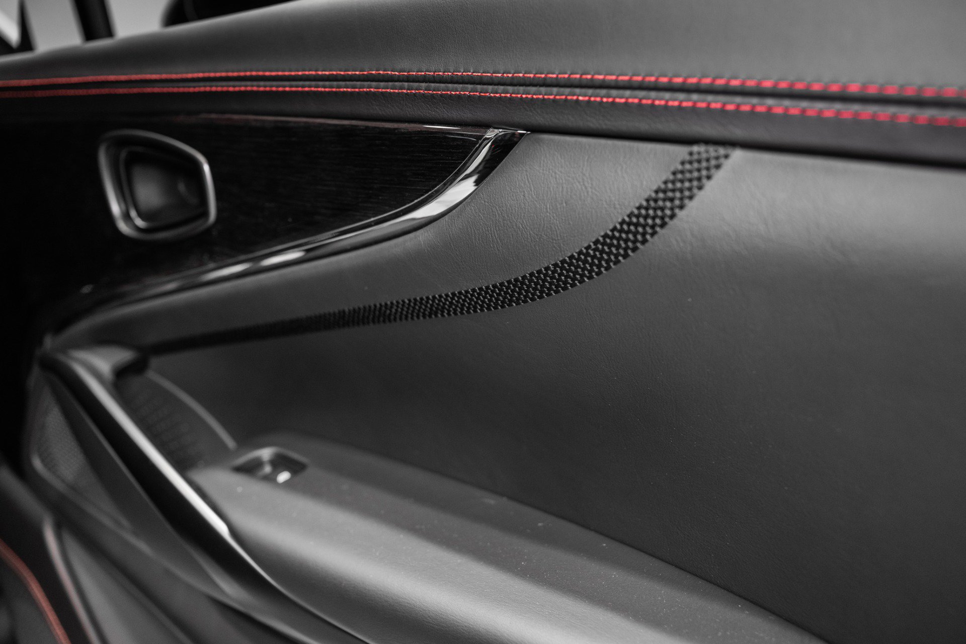 New 2026 Aston Martin DBX 707 image 42