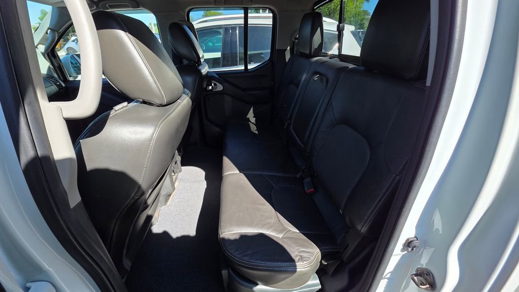 Used 2015 Nissan Frontier PRO-4X w/ Pro-4x Luxury Package AWD/4WD image 18