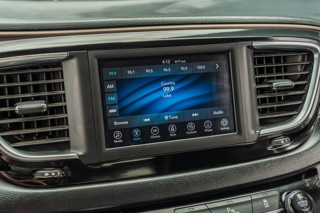 Used 2019 Chrysler Pacifica Touring-L FWD image 27