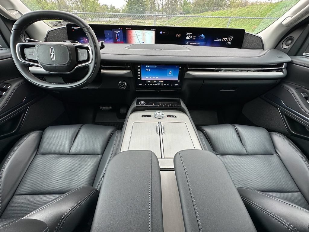 New 2025 Lincoln Navigator Reserve AWD/4WD image 21