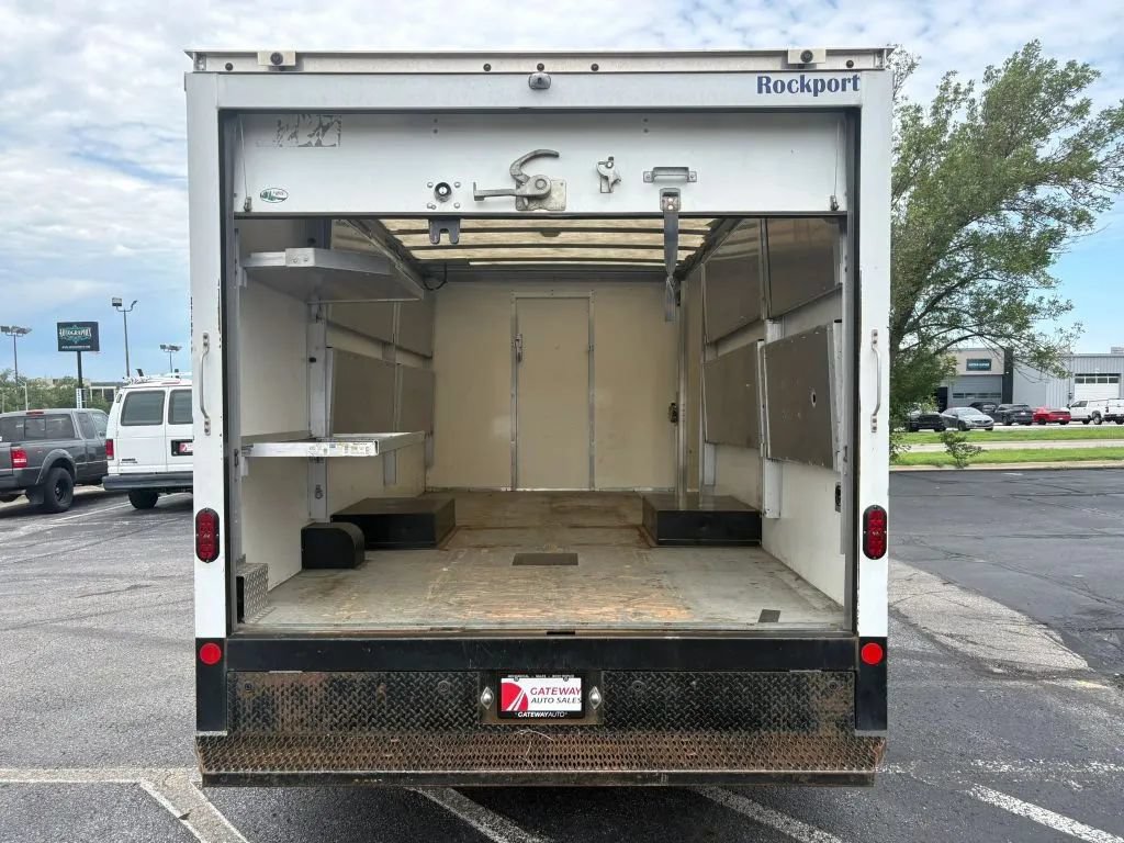 Used 2022 Chevrolet Express 4500 w/ Power Convenience Package RWD image 9