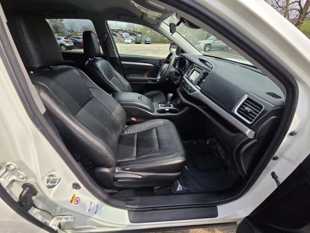 Used 2018 Toyota Highlander LE image 15