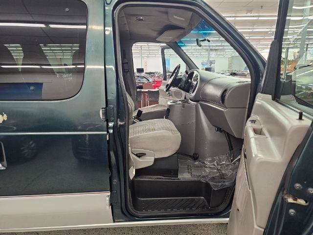Used 2000 Ford E-150 and Econoline 150 Wagon image 22