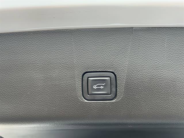 Used 2023 Chevrolet Traverse High Country image 9