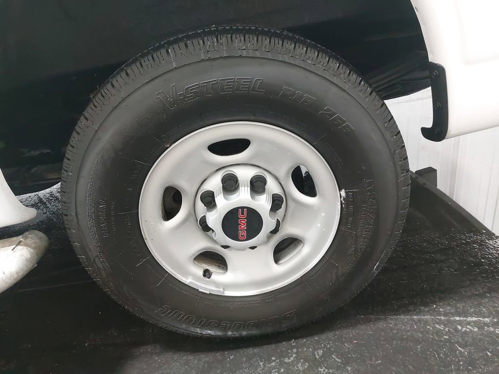 Used 2024 GMC Savana 2500 w/ Driver Convenience Package image 30