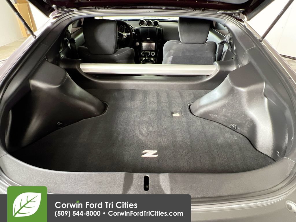 Used 2017 Nissan 370Z Coupe RWD image 14