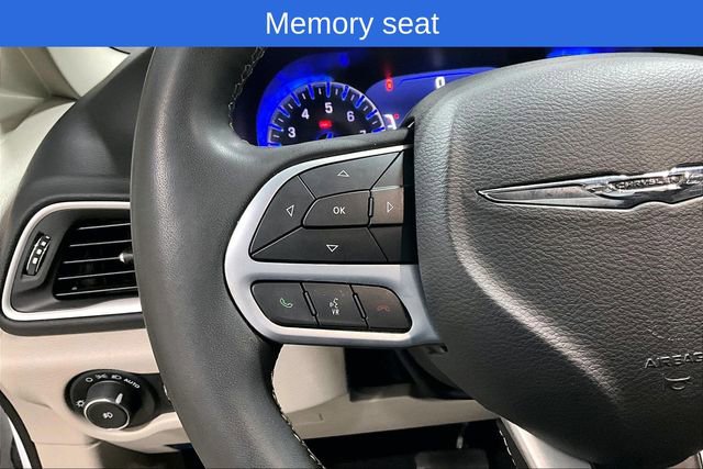 Used 2024 Chrysler Pacifica Touring-L image 14