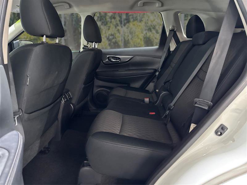 Used 2017 Nissan Rogue S AWD/4WD image 10