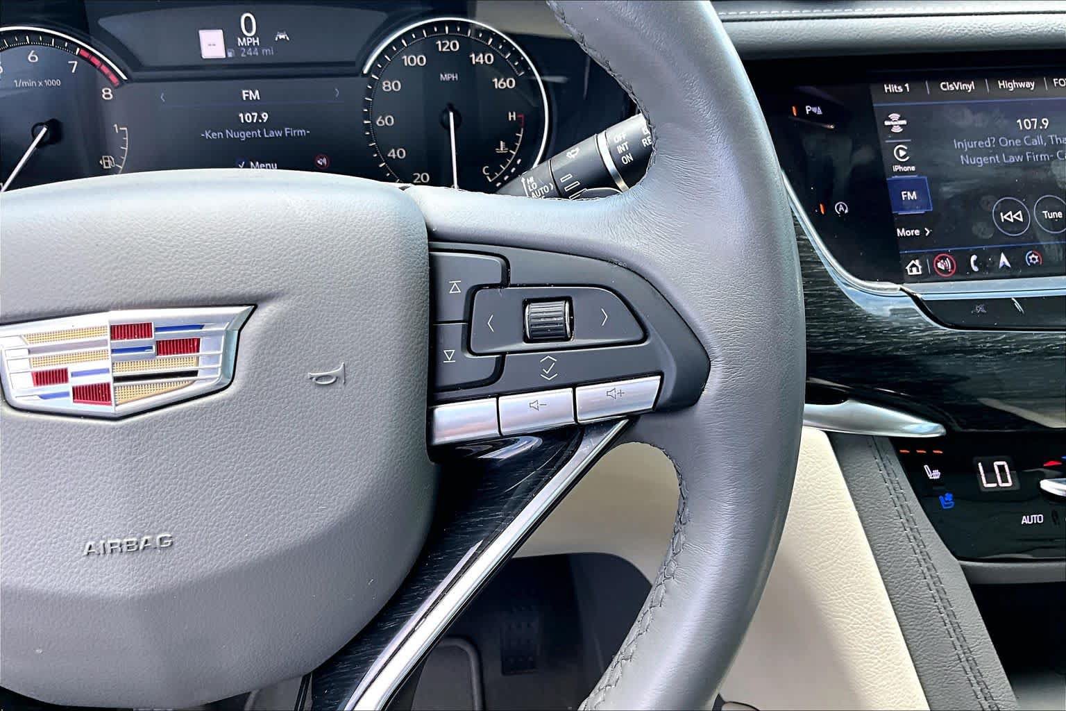 Used 2023 Cadillac XT6 Premium Luxury FWD image 25