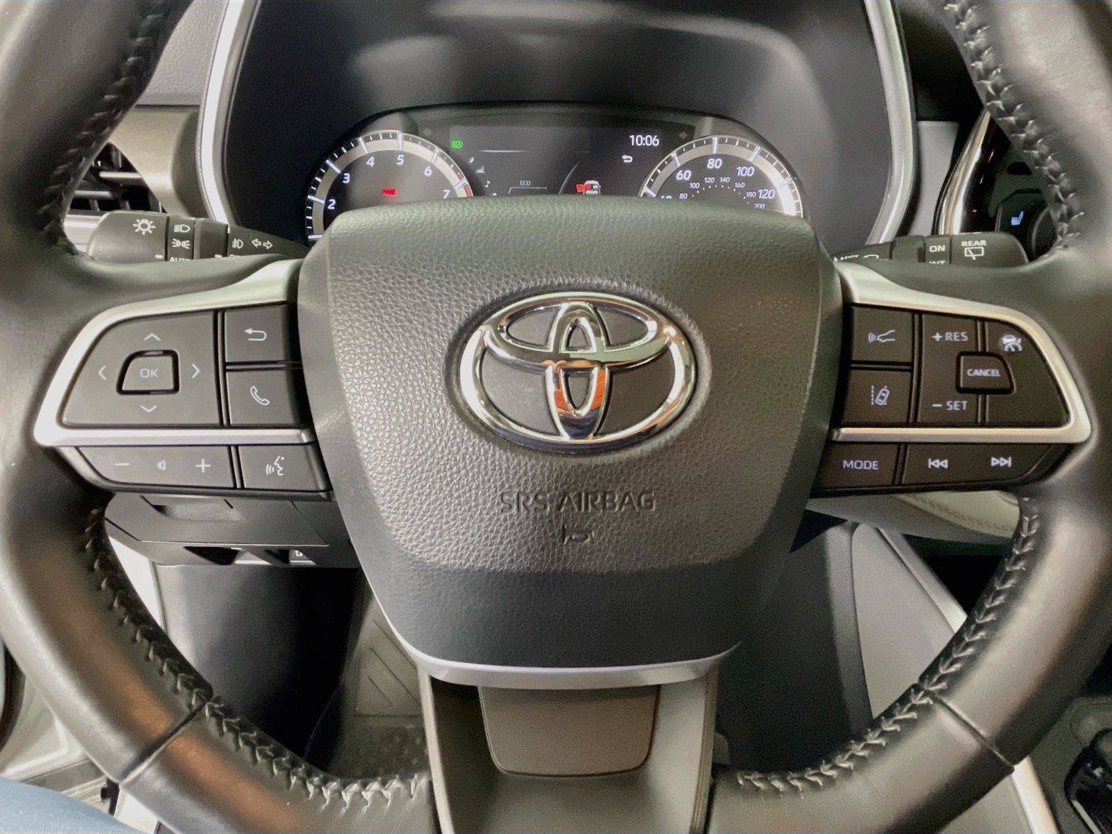 Used 2022 Toyota Highlander XLE AWD/4WD image 15