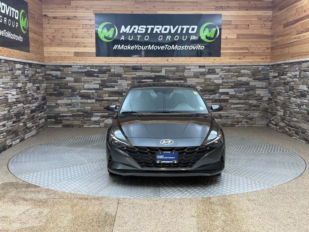 Used 2022 Hyundai Elantra SE video 2