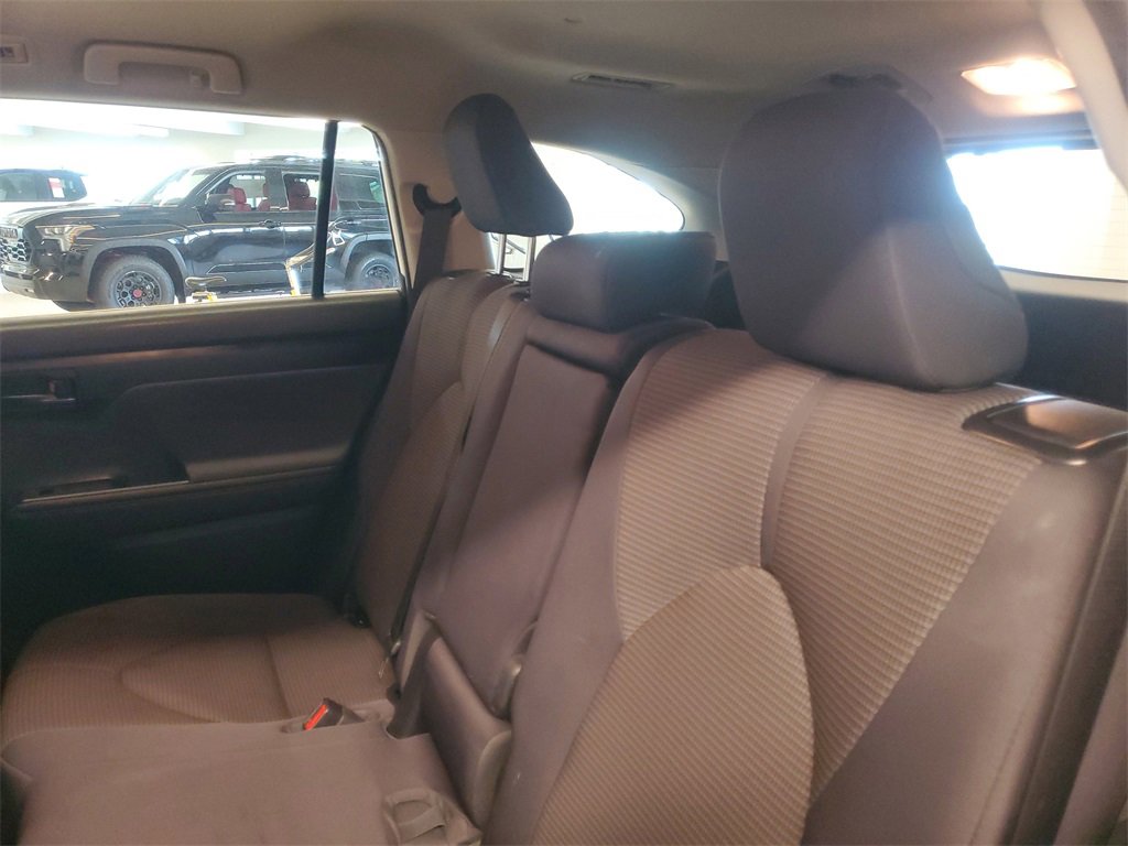 Used 2023 Toyota Highlander LE image 13