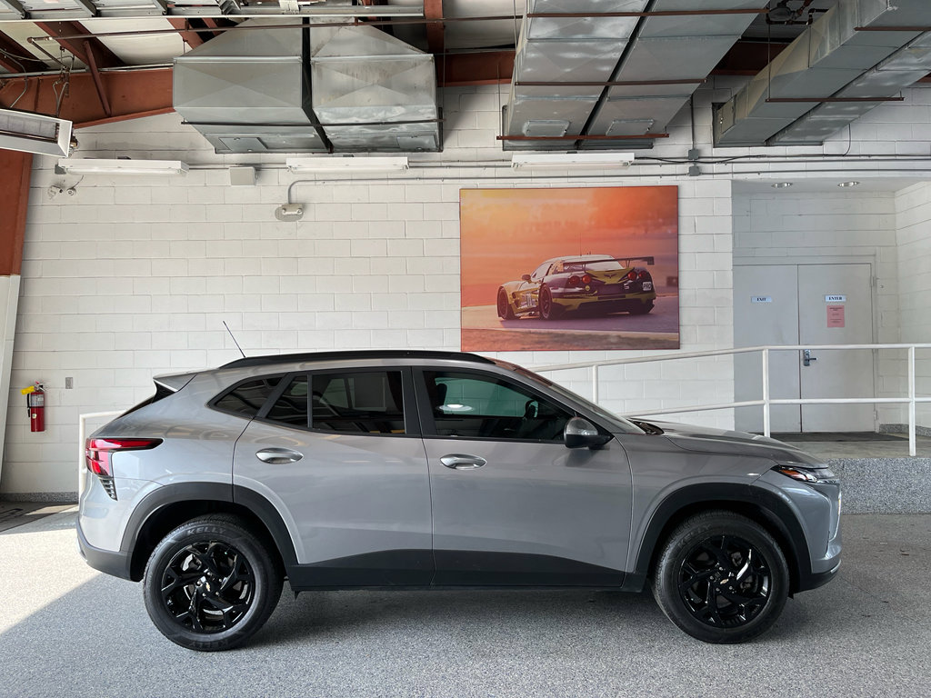 Used 2025 Chevrolet Trax LT w/ Driver Confidence Package FWD image 11