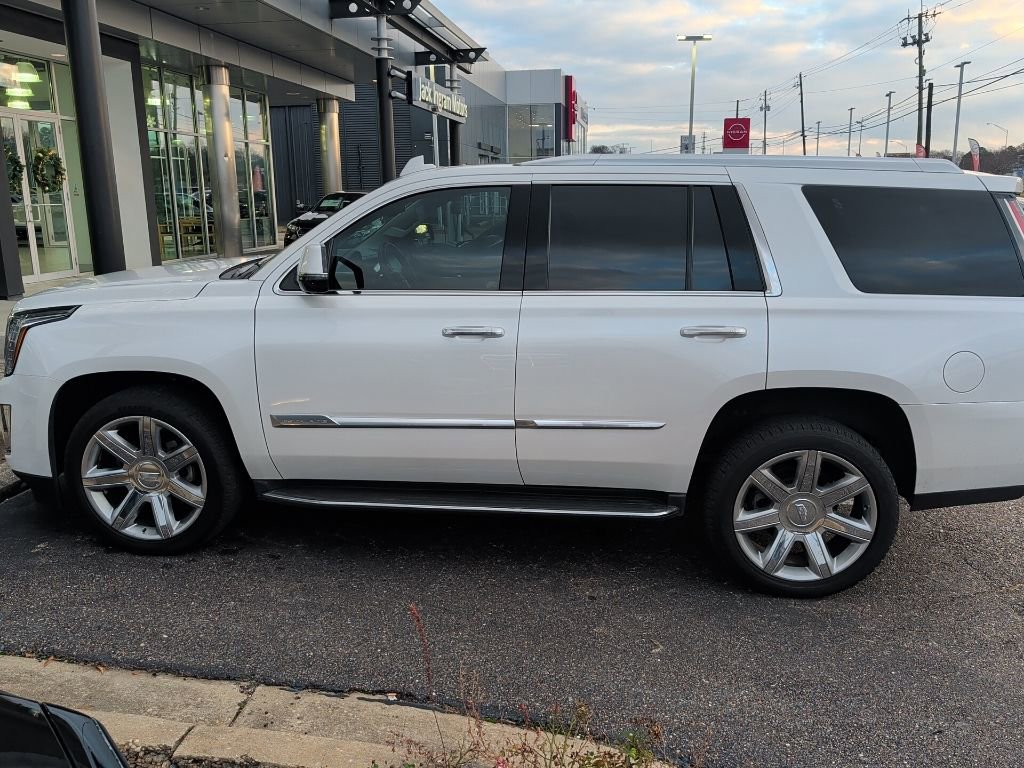 Used 2016 Cadillac Escalade Luxury image 8