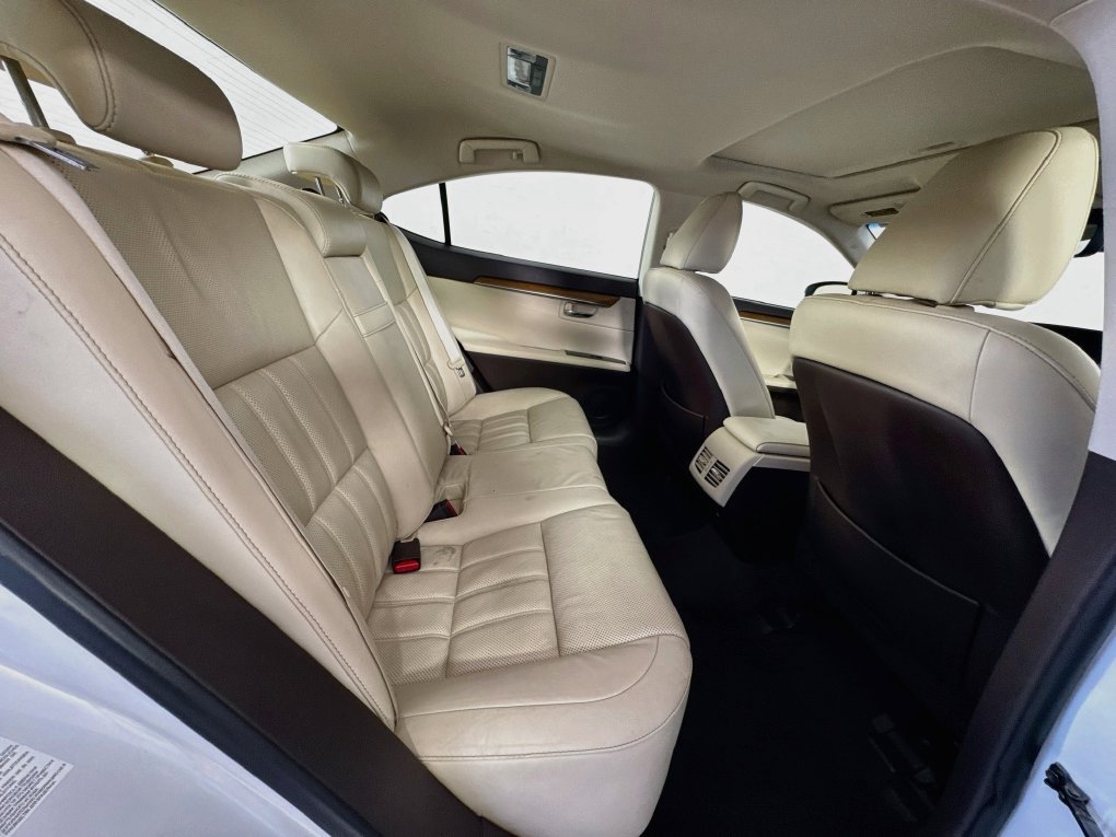Used 2017 Lexus ES 300h w/ Luxury Package FWD image 28