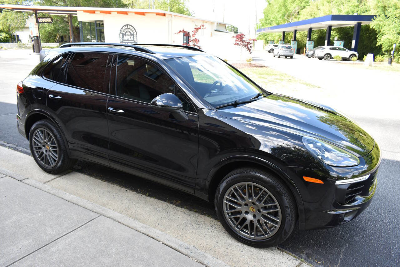 Used 2018 Porsche Cayenne Platinum Edition AWD/4WD image 43