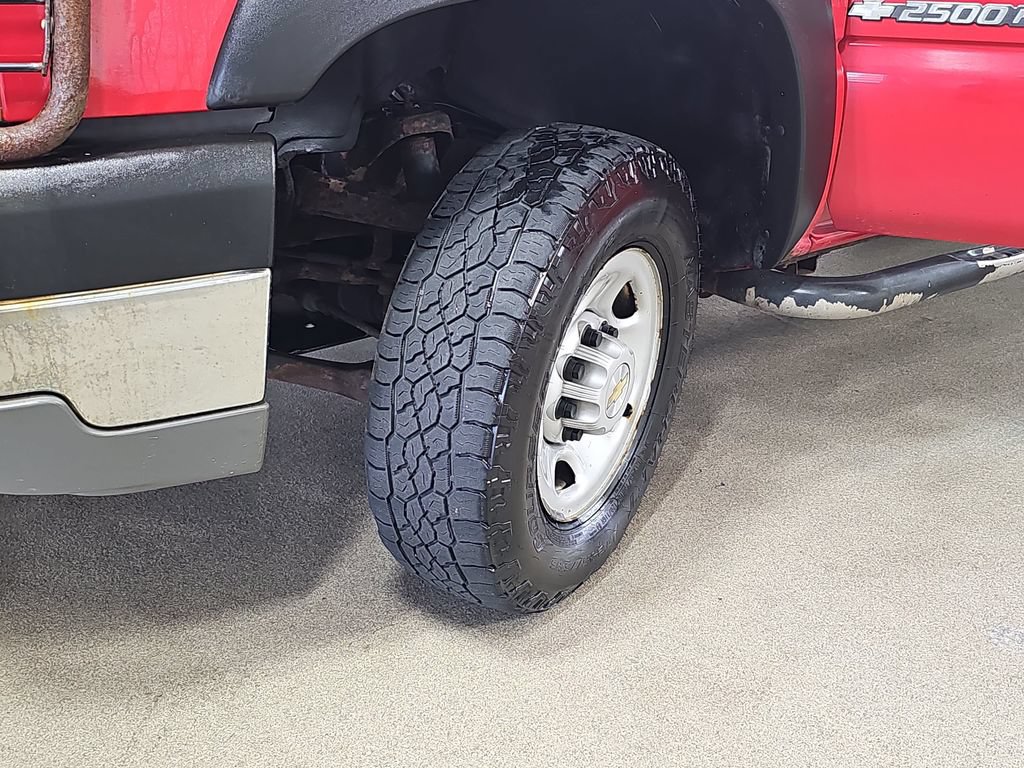 Used 2004 Chevrolet Silverado 2500 W/T w/ Snow Plow Prep Package AWD/4WD image 30