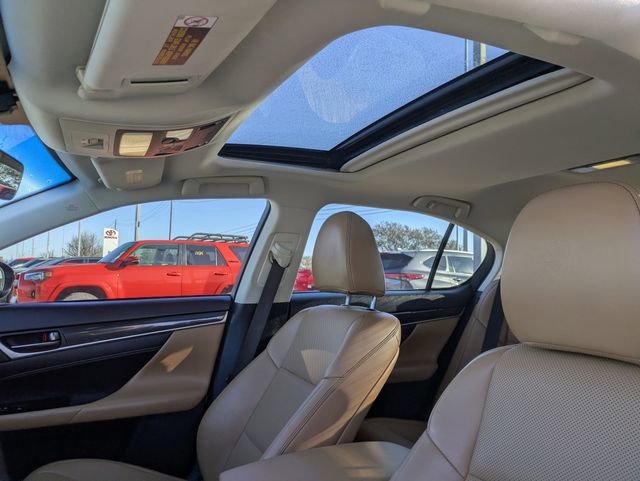 Used 2016 Lexus GS 200t image 29