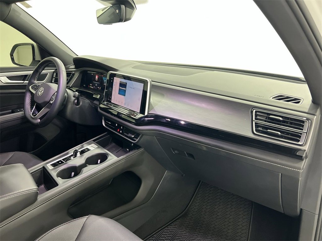 Used 2025 Volkswagen Atlas Cross Sport SE image 26